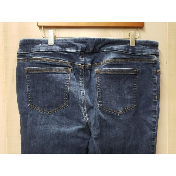 Chicos Pull-On Jegging Crop Denim Pants With Button Accents Size 2.5 US 14 - Picture 5 of 7